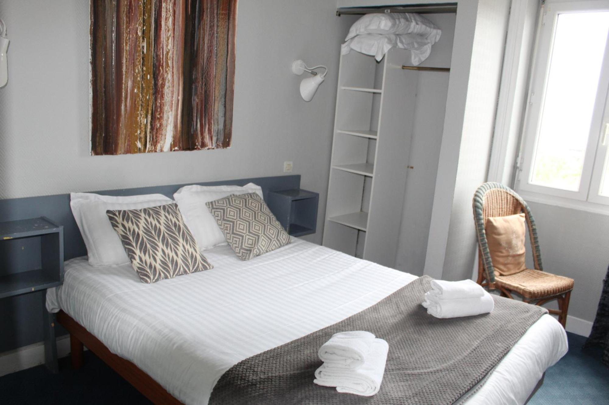 Hotel Des Pins Jullouville-les-Pins Habitación foto
